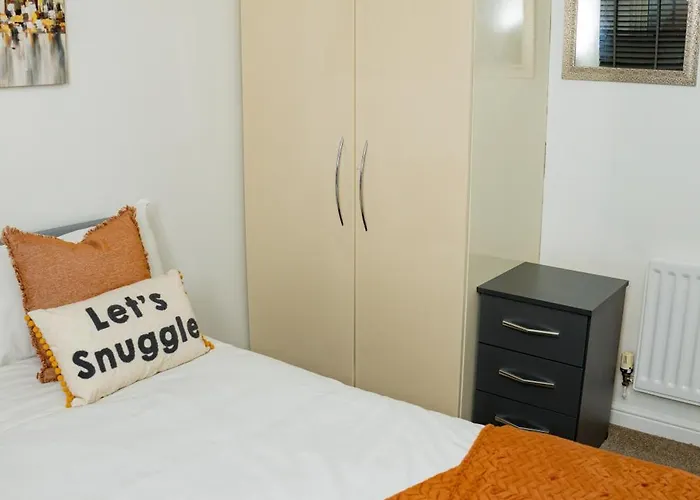 Apartman Dynasty - Alison Kelly Close