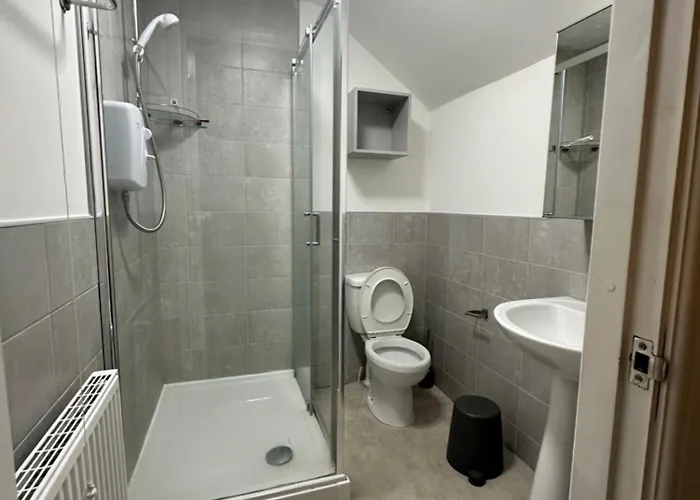 Comfortable En-suite Double Room-m16