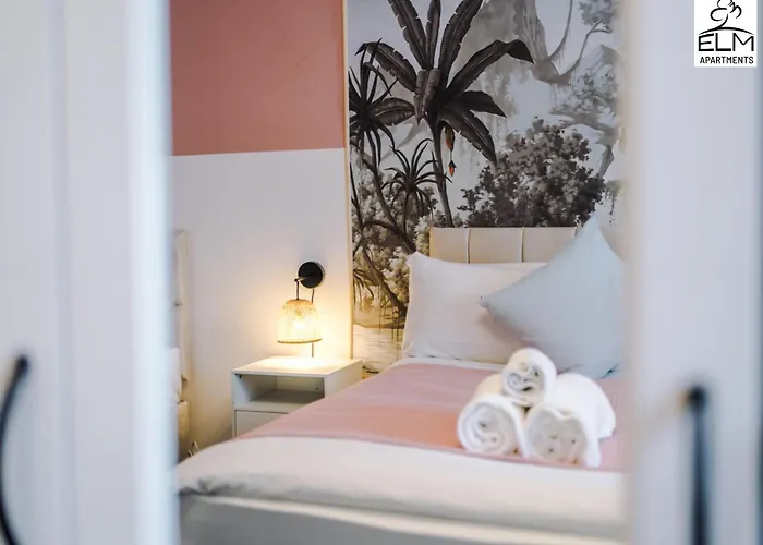 Apartment Elm , Collection Of Available Near Media , Free Parking