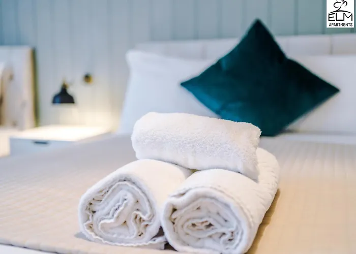 Elm , Collection Of Available Near Media , Free Parking Apartment