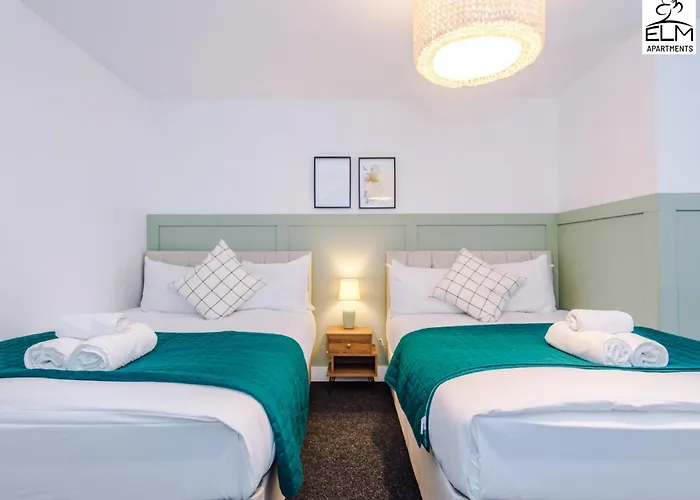 Elm , Collection Of Available Near Media , Free Parking 3* Manchester