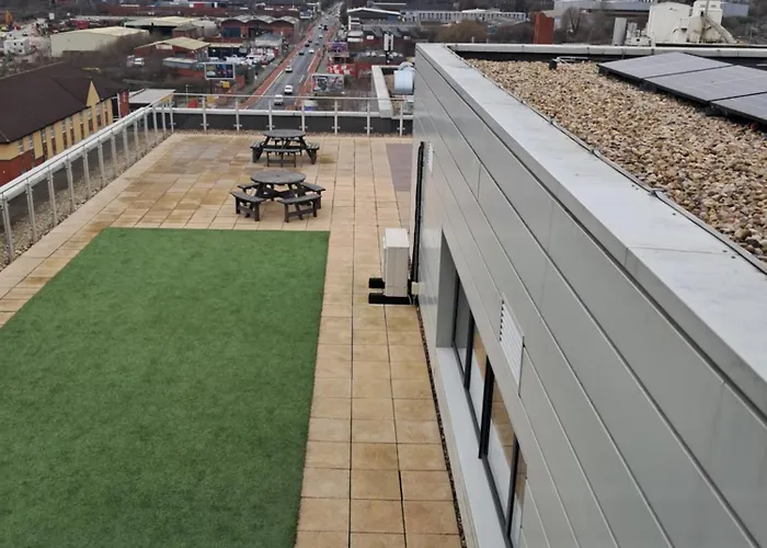 5mins Jd Gym Supermarket Retail M60 Centre Salford Queys Media شقة