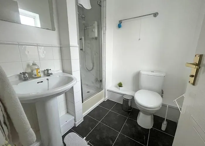 Free Parking - Close To Centre