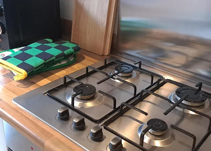 Hébergement de vacances Tropical Sun Homes - Beautiful Spacious 3 Bed In A Serene Environment With Free Parking For 2 Cars