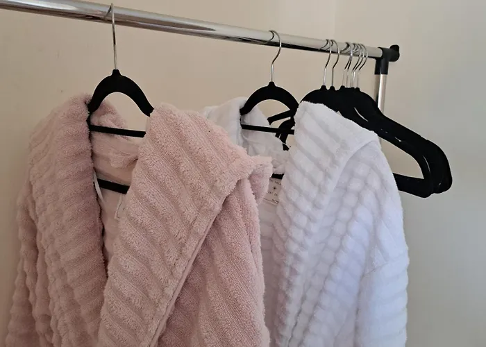 Tropical Sun Homes - Beautiful Spacious 3 Bed In A Serene Environment With Free Parking For 2 Cars