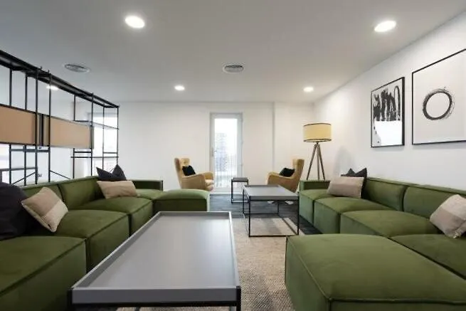 Luxury Mcr 2bed,2bath Apartment- Location! Apartamento