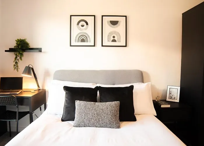 Luxury Mcr 2bed,2bath Apartment- Location! *