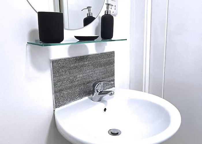 Daire Bright And Stylish - 2 Bedroom - Free Parking, Transit Links, Close To Stadiums Manchester