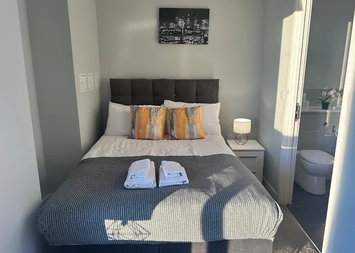 Adelphi Wharf By Beehosting * Manchester