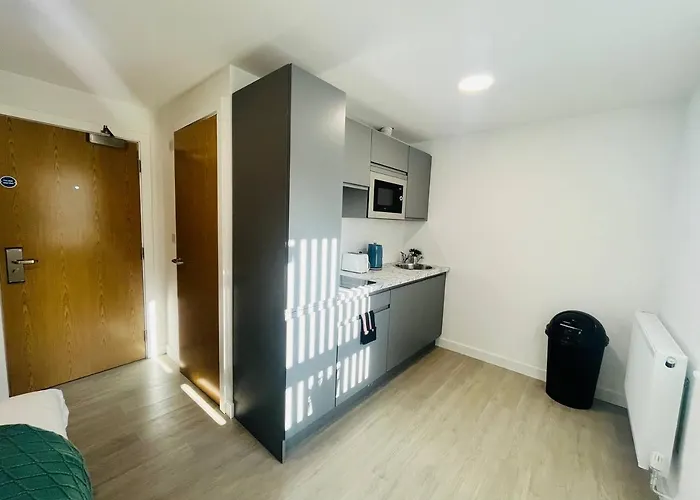 Stretford Sanctuary: Stylish Studio Appartement