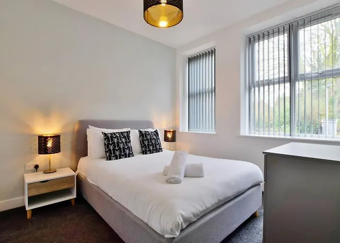 Apartamento Free Parking - Spacious 2-br Close To Salford Royal *