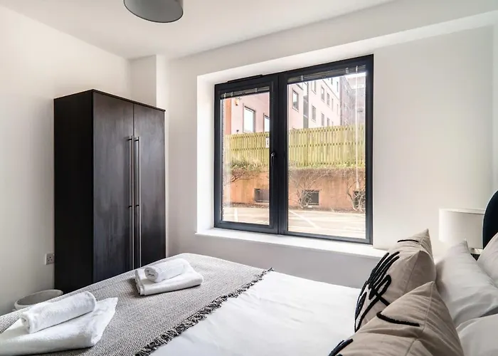 Stayzeni, Alexandra Rise Roomy 1 Bed Appartamento *