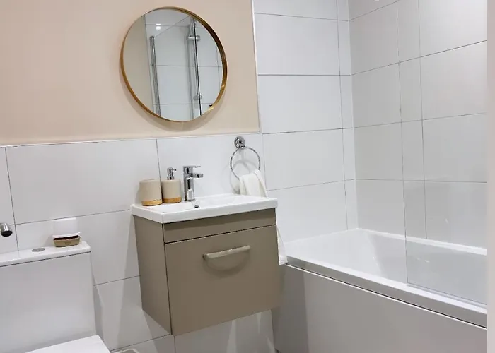 Luxury 2 Bedroom In Centre - Free Parking *