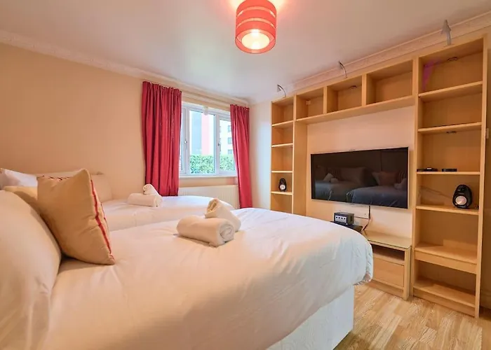 Bespoke Salford Quays - Garden, Wifi And Parking