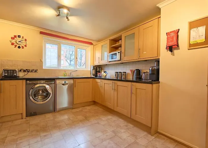 Bespoke Salford Quays - Garden, Wifi And Parking *