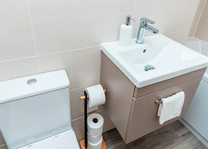 Entire 2 Bedroom And 2 Bathroom In -free Underground Parking