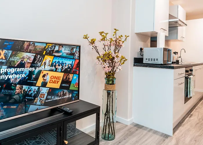 Entire 2 Bedroom And 2 Bathroom In -free Underground Parking *