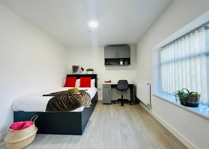 Chic Hideaway: Modern Studio In Stretford *