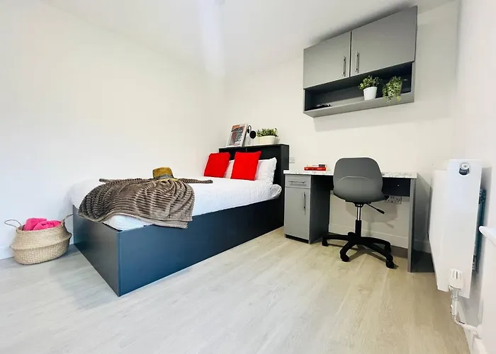 Chic Hideaway: Modern Studio In Stretford Манчестер