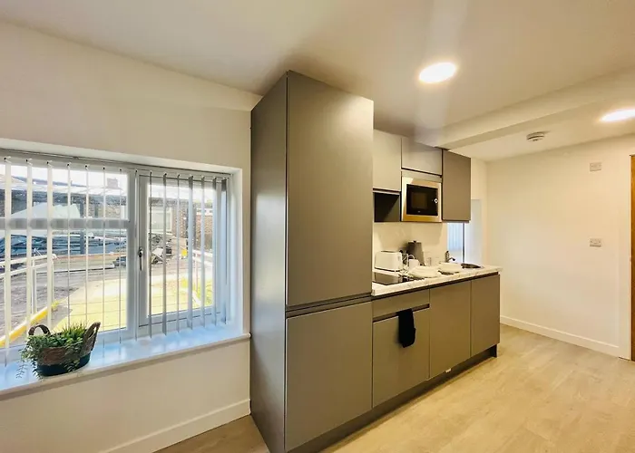 Chic Hideaway: Modern Studio In Stretford