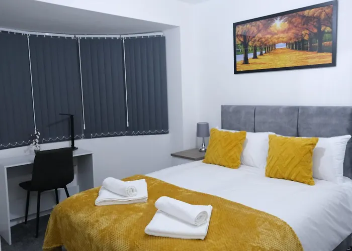 펜션 Etihcity - 3 Bedroom Semi - Free Parking Near Etihad Stadium, Tourist Attractions, Centre, Transport And Motorway Links Next To Mcdonald's - Sky N Netflix 맨체스터