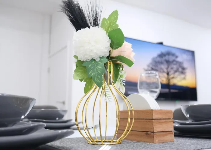 Сasa de vacaciones Etihcity - 3 Bedroom Semi - Free Parking Near Etihad Stadium, Tourist Attractions, Centre, Transport And Motorway Links Next To Mcdonald's - Sky N Netflix Mánchester