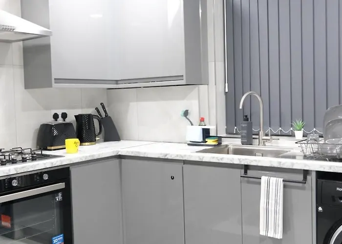 Etihcity - 3 Bedroom Semi - Free Parking Near Etihad Stadium, Tourist Attractions, Centre, Transport And Motorway Links Next To Mcdonald's - Sky N Netflix