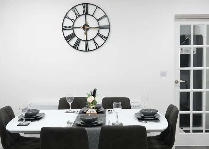 Сasa de vacaciones Etihcity - 3 Bedroom Semi - Free Parking Near Etihad Stadium, Tourist Attractions, Centre, Transport And Motorway Links Next To Mcdonald's - Sky N Netflix