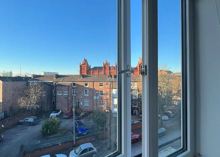 Comfortable En-suite Double Room-m16 * Manchester