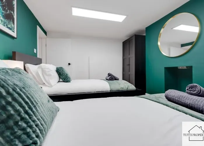 Elegant From * Manchester