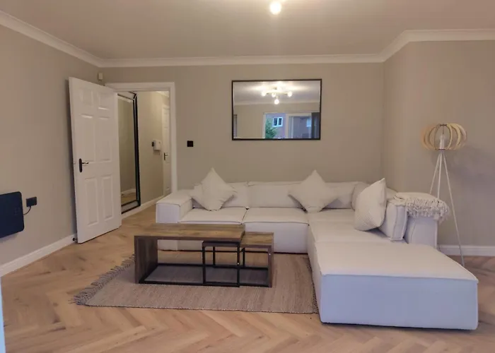 New 2 Bedroom In - Stretford - Old Trafford Close To Football-cricket Ground & Centre Διαμέρισμα