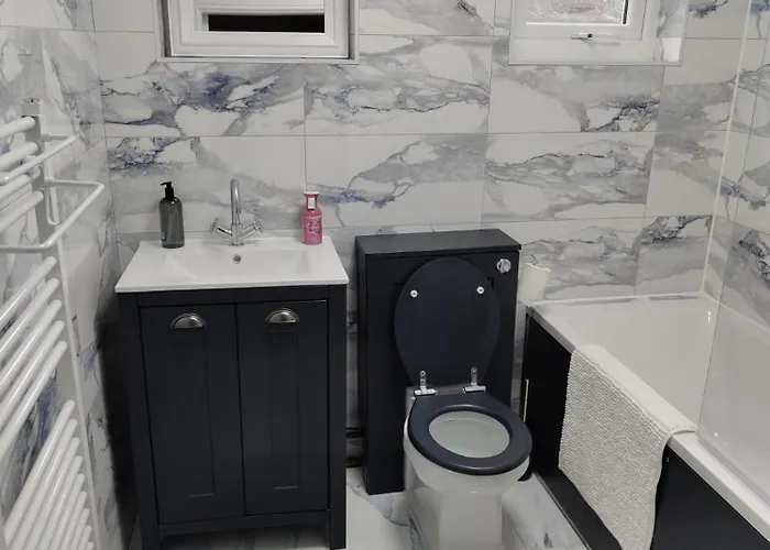 New 2 Bedroom In - Stretford - Old Trafford Close To Football-cricket Ground & Centre Διαμέρισμα