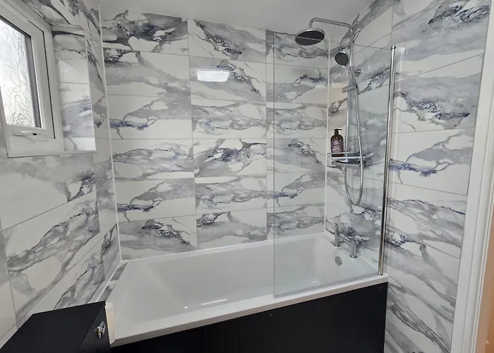 New 2 Bedroom In - Stretford - Old Trafford Close To Football-cricket Ground & Centre *