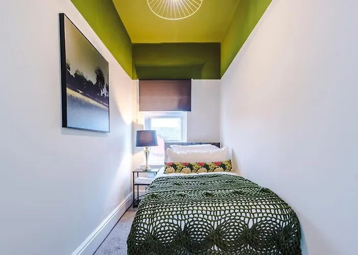 Salford Sanctuary 5 Bed House Ferienhaus *