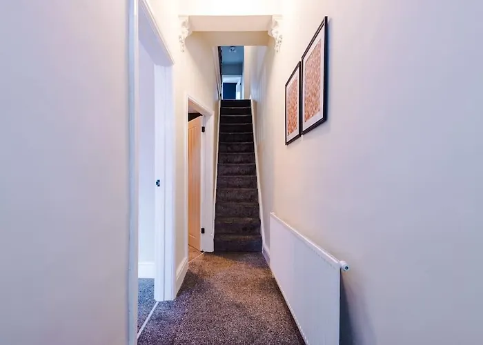 Salford Sanctuary 5 Bed House Ferienhaus *