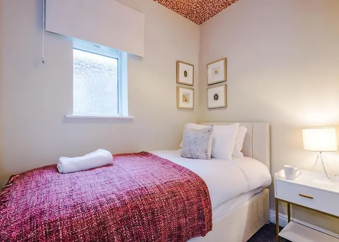 Salford Sanctuary 5 Bed House Manchester