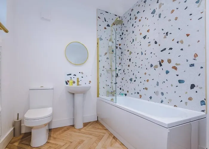 5 Bed Salford Sanctuary Retreat