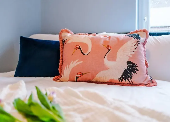 5 Bed Salford Sanctuary Retreat