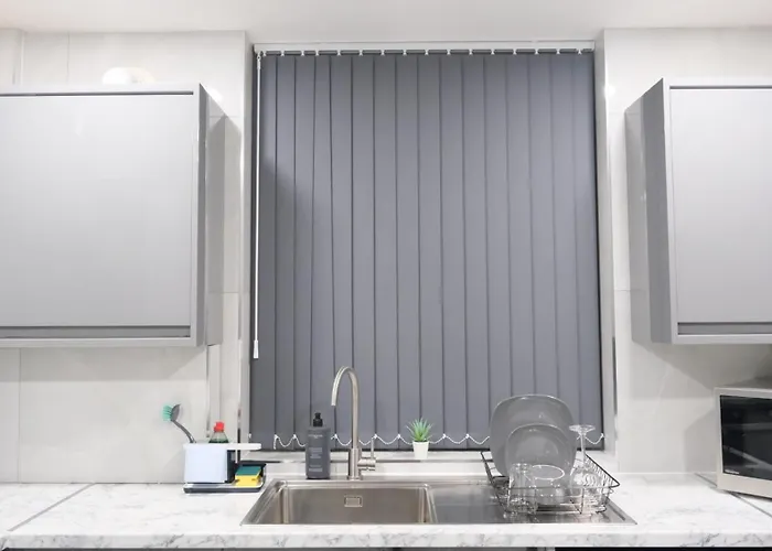 Modernized Three Bedroom House Near Stadium, Attractions, Centre - Sky N Netflix - Convenient Transport 맨체스터