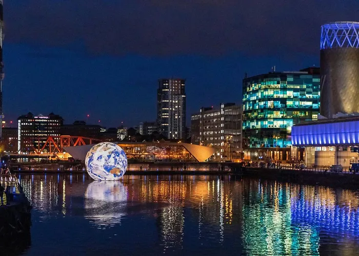 Mcr 1br Getaway With Rooftop Access & Prime Location