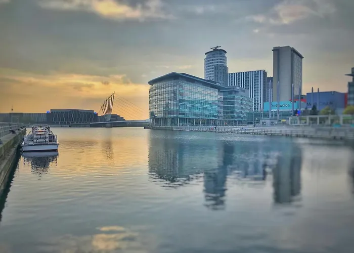 Mcr 1br Getaway With Rooftop Access & Prime Location * 맨체스터