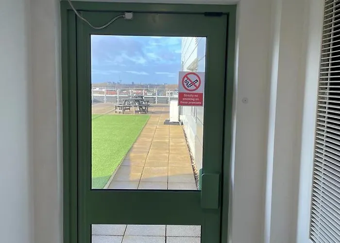 Mcr 1br Getaway With Rooftop Access & Prime Location Manchester