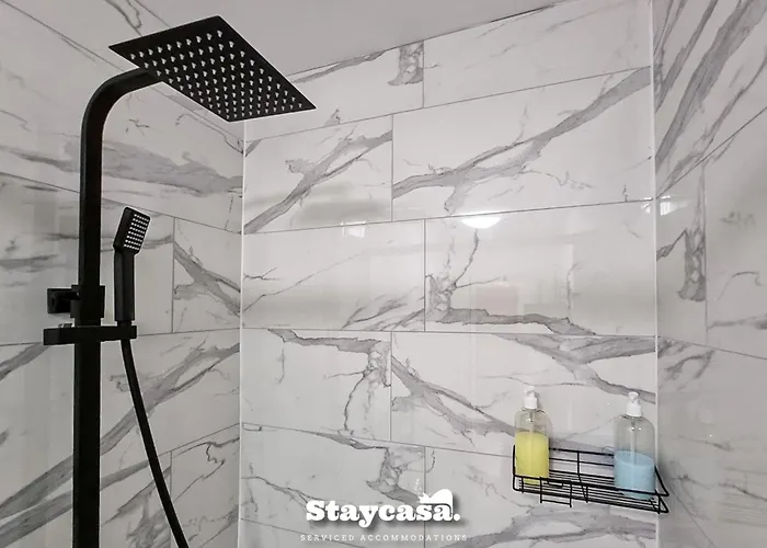 Delightful Spacious Haven With Large Driveway 度假居