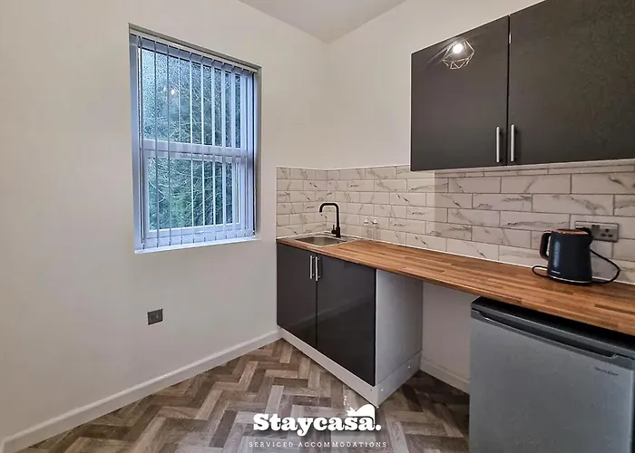 Delightful Spacious Haven With Large Driveway Дом отдыха