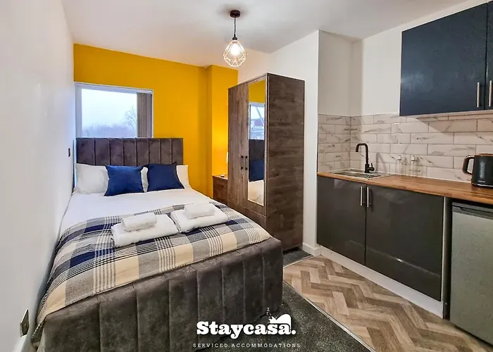 Delightful Spacious Haven With Large Driveway *