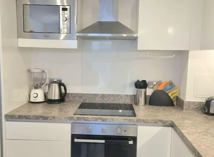 Mcr 1br Getaway With Rooftop Access & Prime Location *