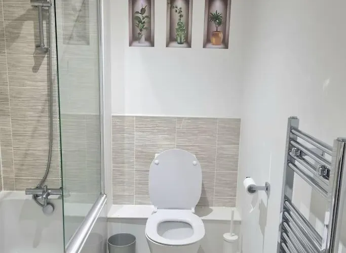 Mcr 1br Getaway With Rooftop Access & Prime Location 아파트 *