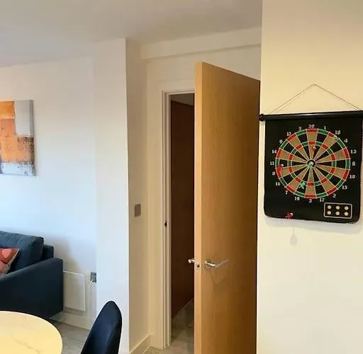 Mcr 1br Getaway With Rooftop Access & Prime Location