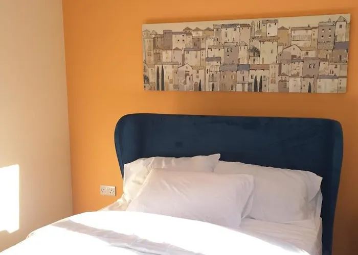 Tropical Sun Homes - Beautiful Spacious 3 Bed In A Serene Environment With Free Parking For 2 Cars Dom wakacyjny