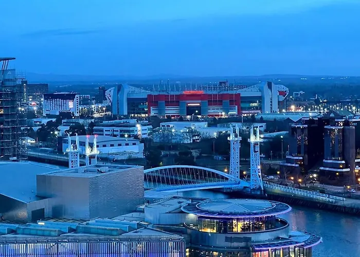 Spacious 2 Bedroom Flat Stunning Waterside View